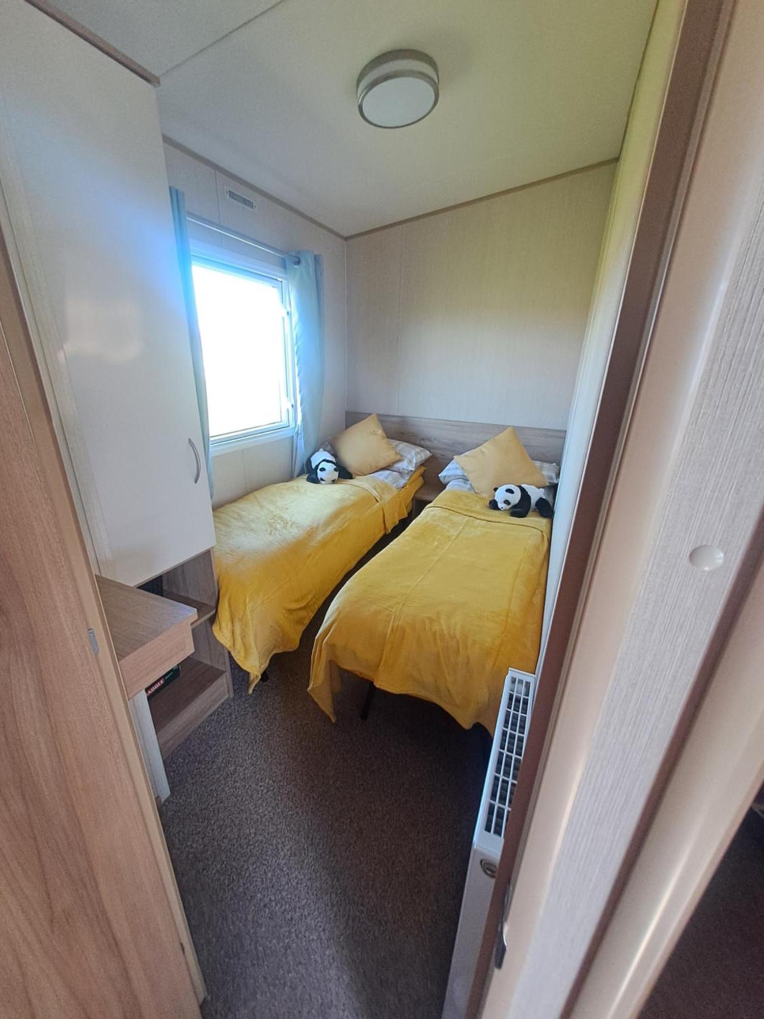 N & V Caravan Sand Le Mere Tunstall  Exterior photo